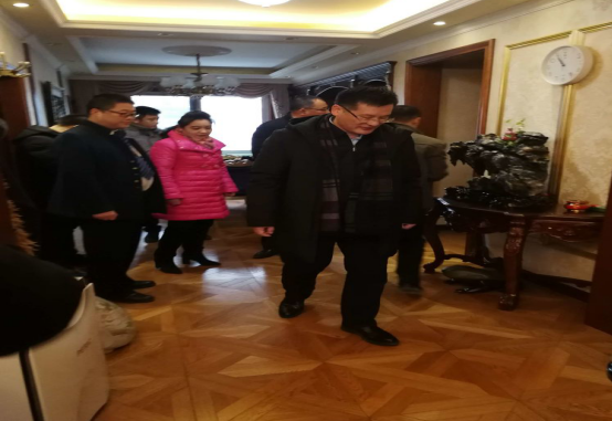 雁塔区区委副书记、代区长赵雷莅临【朱雀云天】小区检查冬季供暖情况 