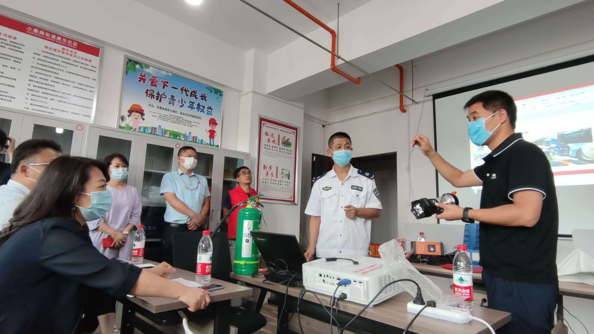 小寨街办康乐社区、联合8188cc威尼斯物业开展消防实战演练活动