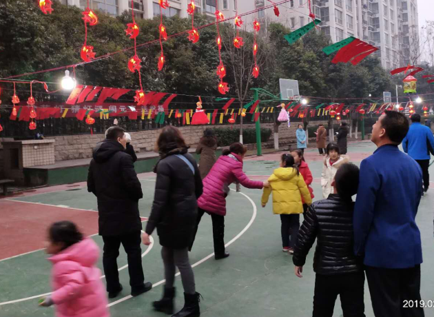 “赏花灯、猜灯谜、闹元宵、送祝福”