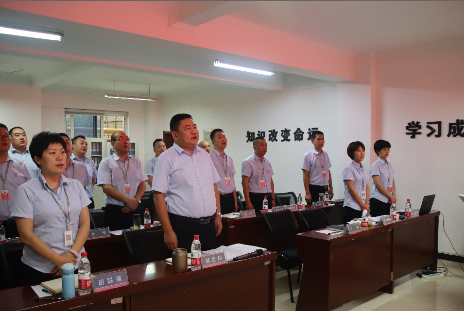 8188cc威尼斯物业召开年中总结工作会议